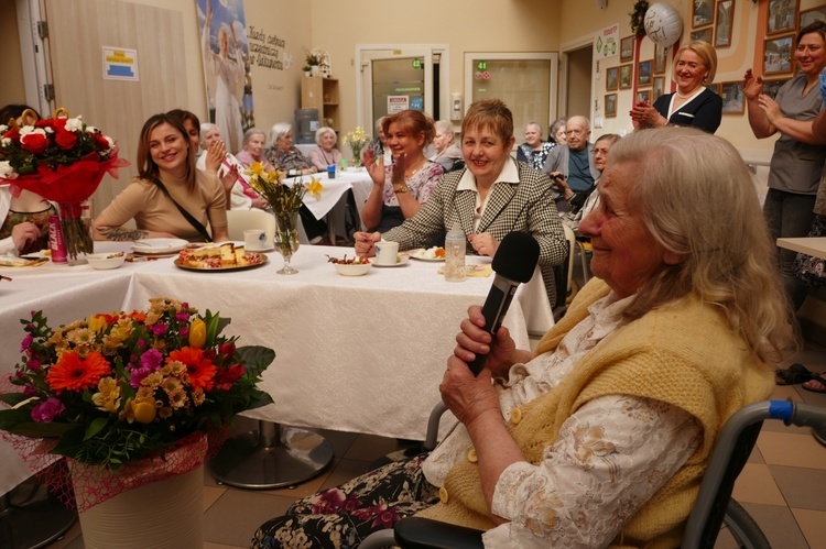 100. urodziny Marii Matuszak, mieszkanki świdnickiego ZOL-u Ojca Pio