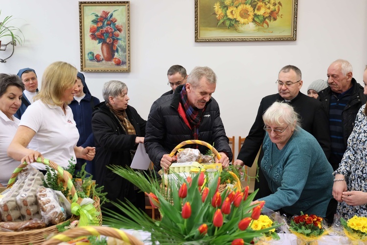 Wielkanocne dary dla potrzebujących