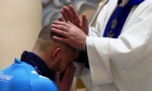 Łzy wzruszenia podczas modlitwy w Kalnej...