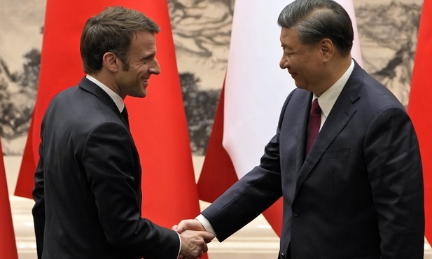 Prezydent Francji: liczę na pomoc Xi Jinpinga, by przemówić Rosji do rozsądku 