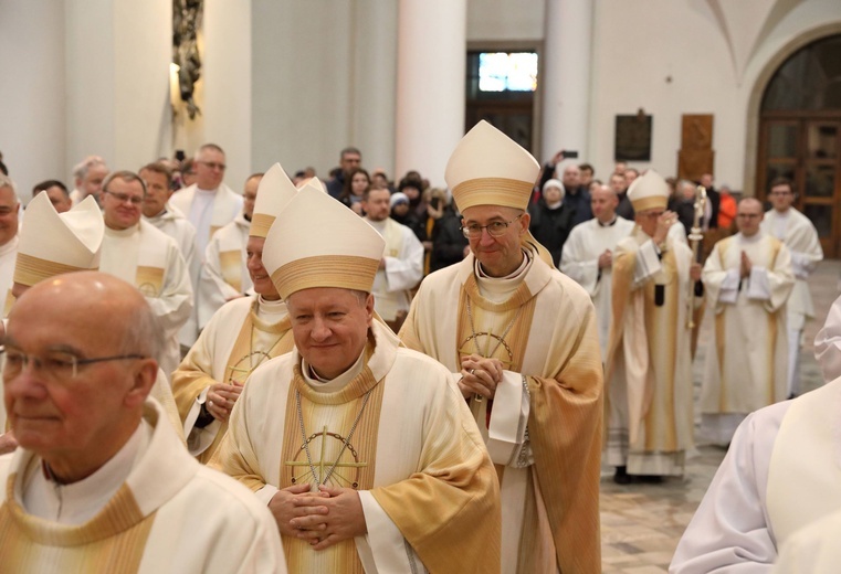 Msza krzyżma świętego w katedrze cz. 2