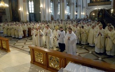 Msza św. Krzyżma z poświęceniem olejów w radomskiej katedrze