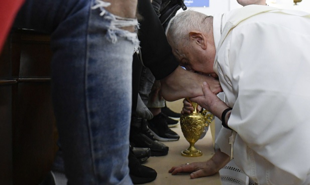 Papież odprawił Mszę Wieczerzy Pańskiej w więzieniu dla nieletnich