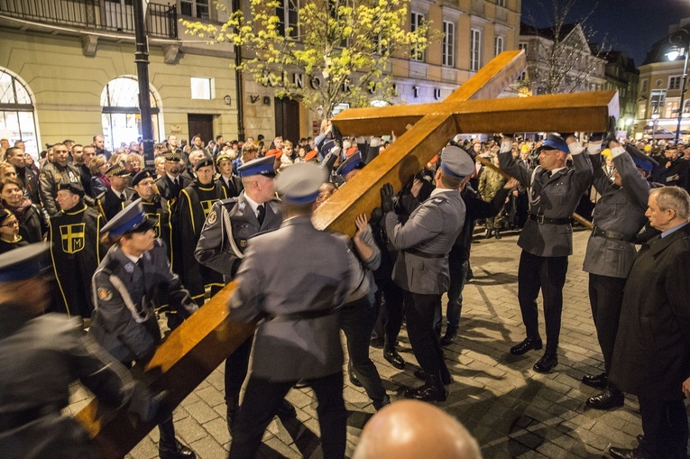 Któryś za nas cierpiał rany... Centralna Droga Krzyżowa po raz 27. 