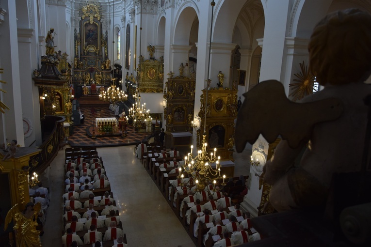 Msza św. Krzyżma w katedrze łowickiej 