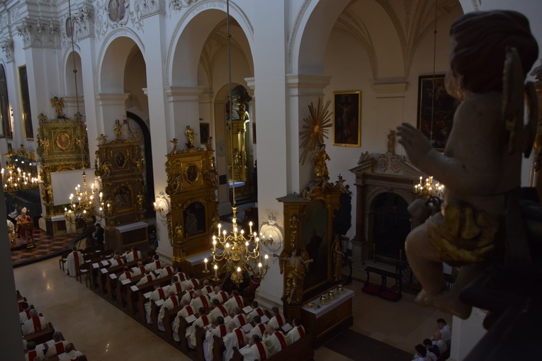 Msza św. Krzyżma w katedrze łowickiej 