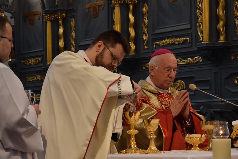 Msza św. Krzyżma w katedrze łowickiej 