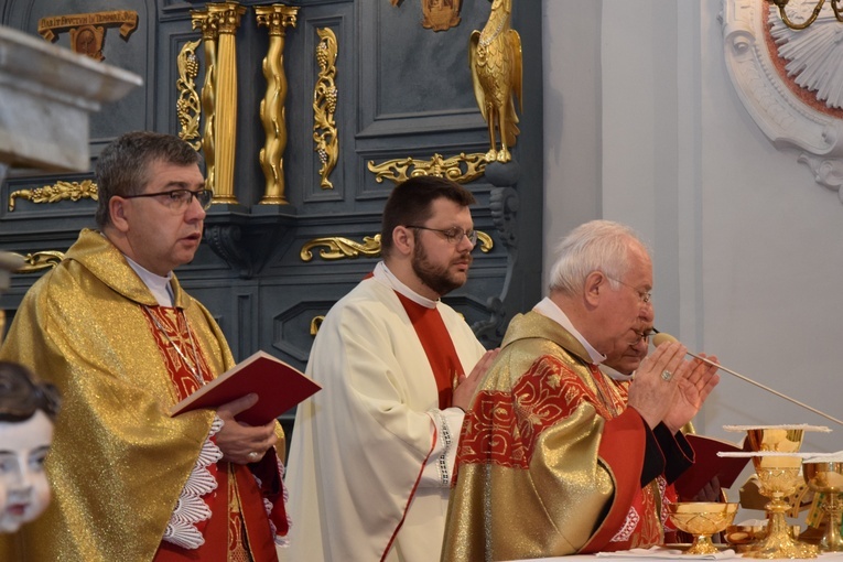 Msza św. Krzyżma w katedrze łowickiej 