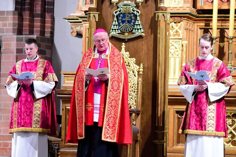 Ciemna jutrznia w konkatedrze św. Jakuba w Olsztynie