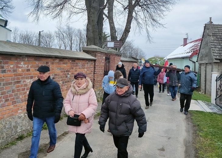 Jadowniki. Droga Krzyżowa na Bocheniec