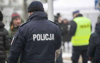 Policja zatrzymała mężczyznę w związku ze zniszczeniem pomnika Jana Pawła II