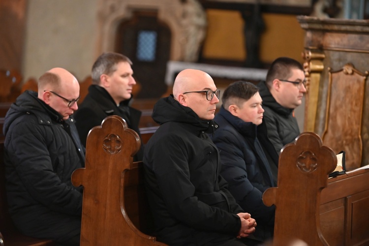 Wielki Piątek. Ciemna Jutrznia w katedrze