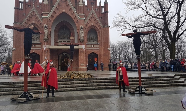 Piekary Śląskie. Chwalebne Misterium Męki Pańskiej na kalwaryjskim wzgórzu