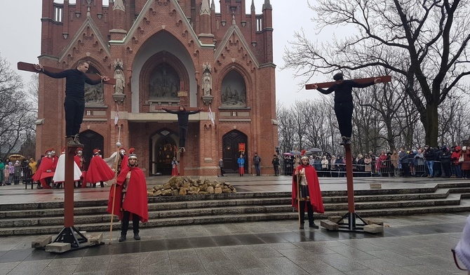 Piekary Śląskie. Chwalebne Misterium Męki Pańskiej na kalwaryjskim wzgórzu