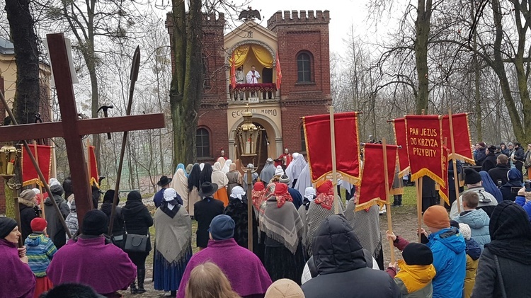 Chwalebne Misterium Męki Pańskiej w Wielki Piątek. 07.04.2023