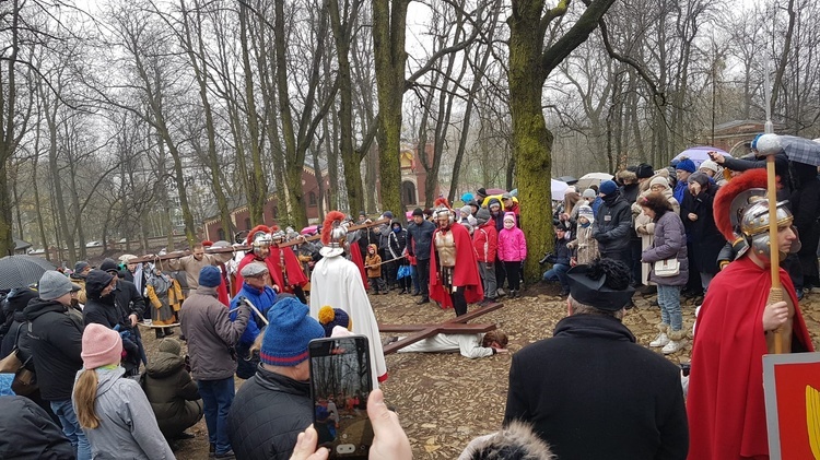 Chwalebne Misterium Męki Pańskiej w Wielki Piątek. 07.04.2023