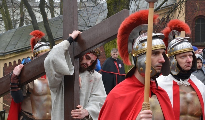 Abp Galbas o Misterium Męki Pańskiej: To jest wspaniała katecheza!