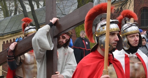 Abp Galbas o Misterium Męki Pańskiej: To jest wspaniała katecheza!