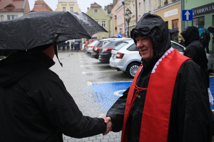 Wielkopiątkowa procesja mężczyzn w Głogówku