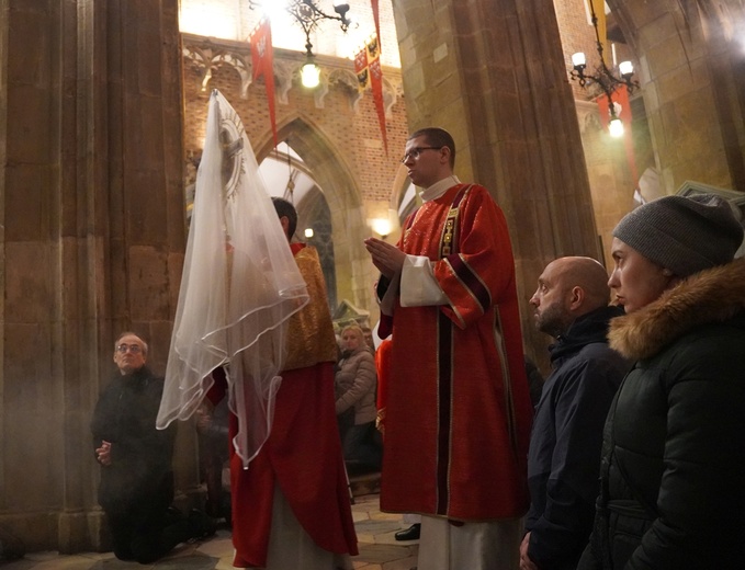 Wielki Piątek w katedrze wrocławskiej