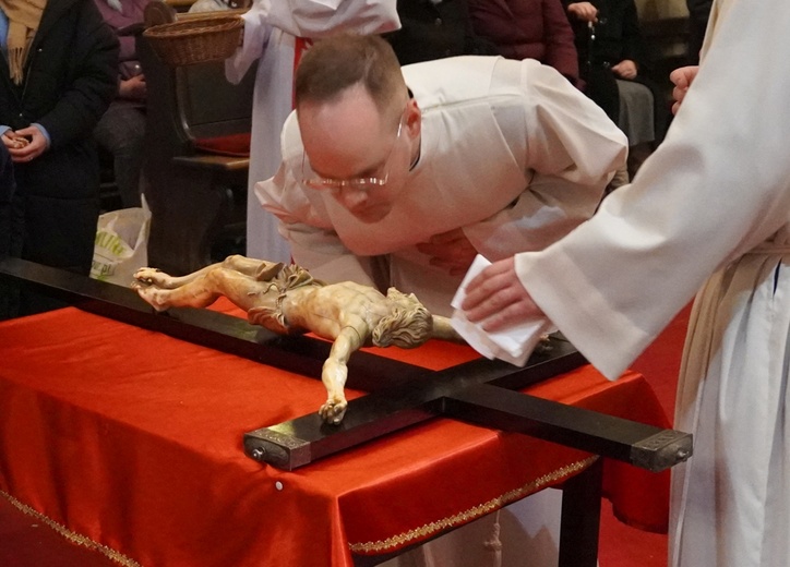Wielki Piątek w katedrze wrocławskiej