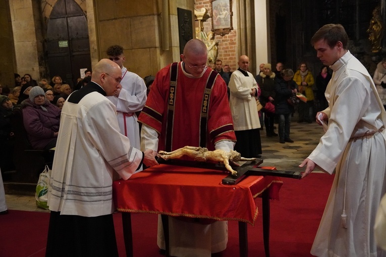 Wielki Piątek w katedrze wrocławskiej