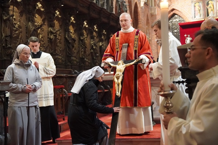 Wielki Piątek w katedrze wrocławskiej