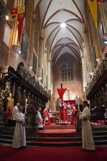 Wielki Piątek w katedrze wrocławskiej