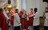 Liturgii Wielkiego Piątku w bazylice na Świętym Krzyżu przewodniczył bp Krzysztof Nitkiewicz.