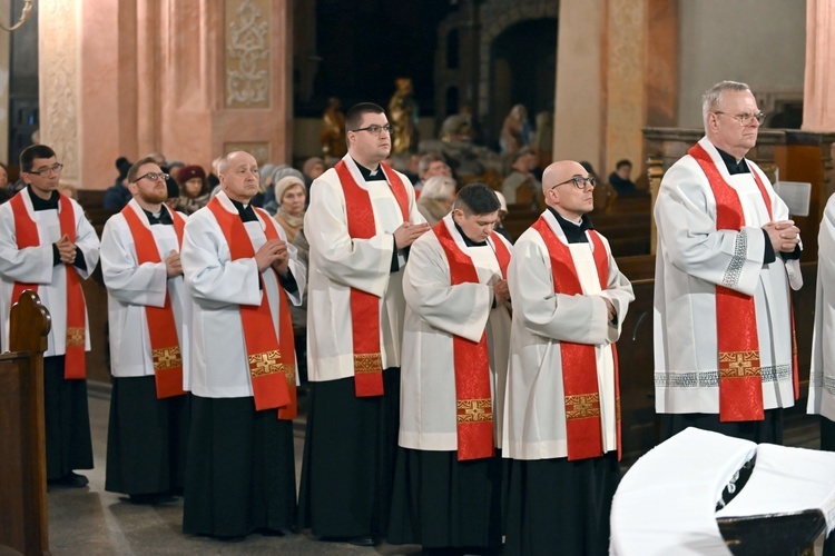 Liturgia Męki Pańskiej 2023 w świdnickiej katedrze