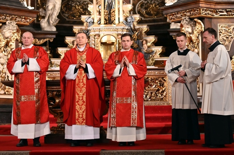 Liturgia Męki Pańskiej 2023 w świdnickiej katedrze