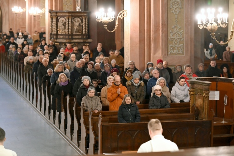 Liturgia Męki Pańskiej 2023 w świdnickiej katedrze