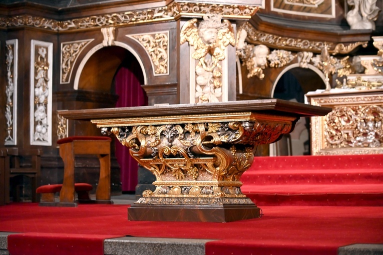 Liturgia Męki Pańskiej 2023 w świdnickiej katedrze