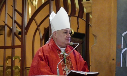 Biskup Piotr Greger przewodniczył liturgii Wielkiego Piątku w katedrze św. Mikołaja w Bielsku-Białej.