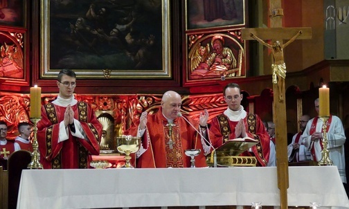 Liturgia Wielkiego Piątku w katedrze św. Mikołaja w Bielsku-Białej.