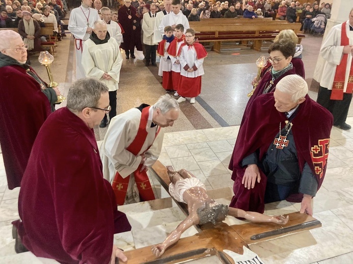 Liturgia Męki Pańskiej w parafiach diecezji świdnickiej