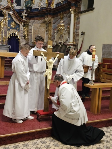 Liturgia Męki Pańskiej w parafiach diecezji świdnickiej