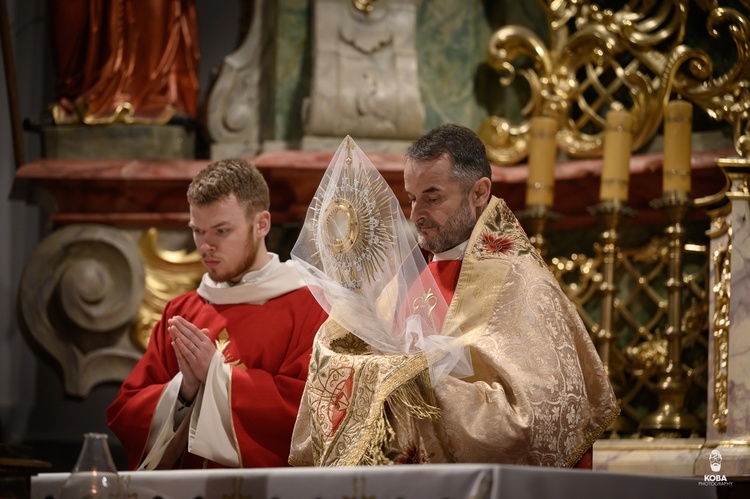 Liturgia Męki Pańskiej w parafiach diecezji świdnickiej