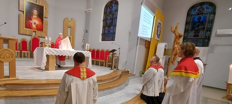 Liturgia Męki Pańskiej w parafiach diecezji świdnickiej