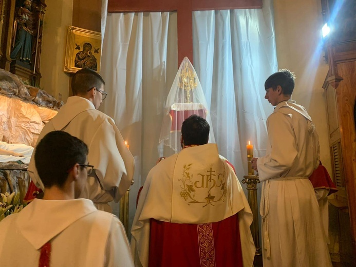 Liturgia Męki Pańskiej w parafiach diecezji świdnickiej