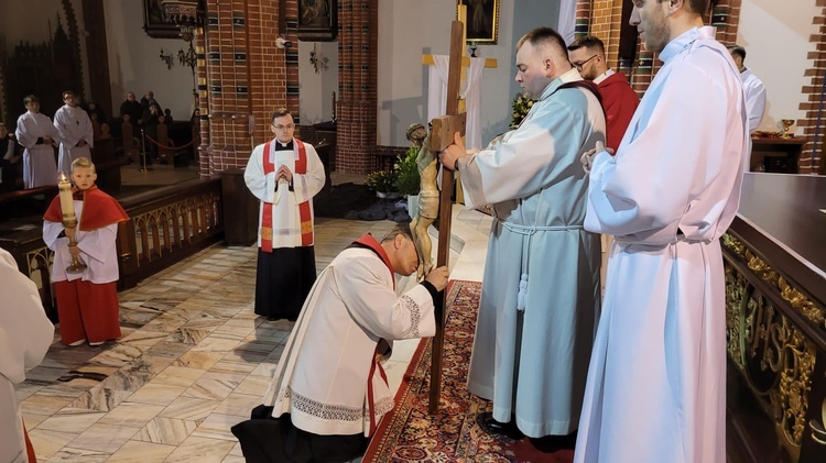 Liturgia Męki Pańskiej w parafiach diecezji świdnickiej