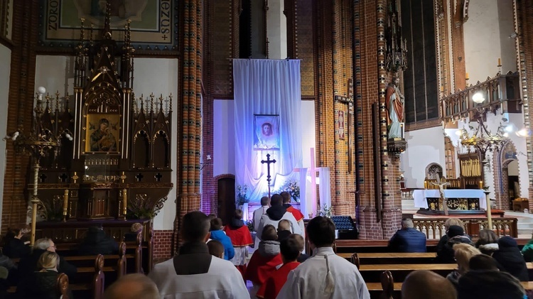 Liturgia Męki Pańskiej w parafiach diecezji świdnickiej