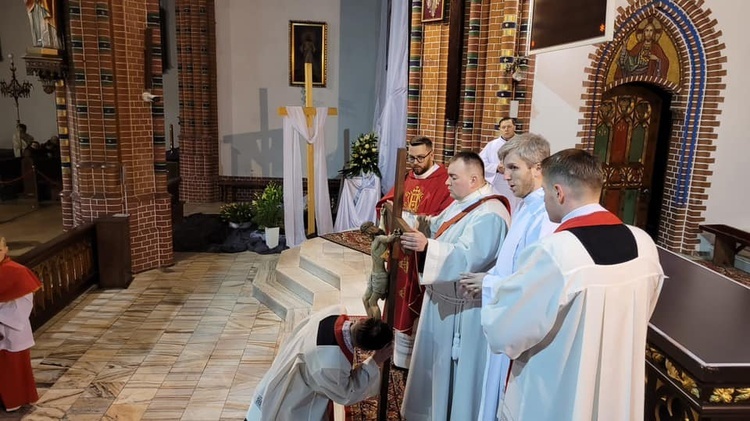 Liturgia Męki Pańskiej w parafiach diecezji świdnickiej