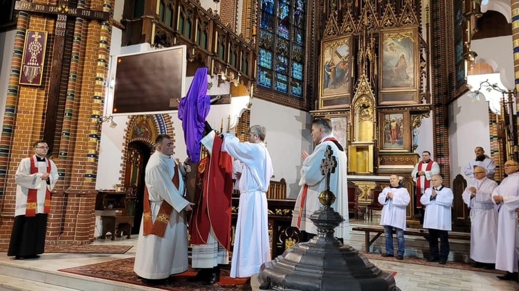 Liturgia Męki Pańskiej w parafiach diecezji świdnickiej