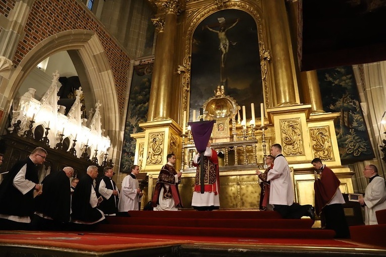 Liturgia Wielkiego Piątku na Wawelu 2023