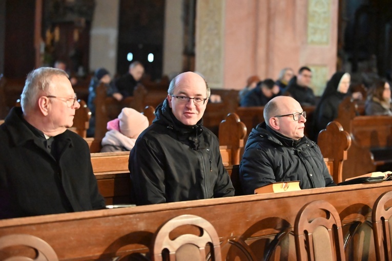Wielka Sobota. Ciemna Jutrznia w katedrze