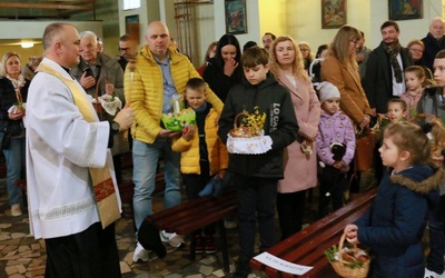 Poświęcenie pokarmów w parafii Trójcy Świętej w Lublinie.