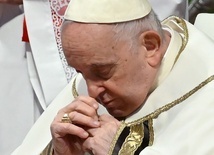 Papież przewodniczy Mszy Wigilii Paschalnej