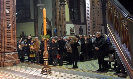 Zapalamy w świecie małe światła i rozpraszamy ciemności 