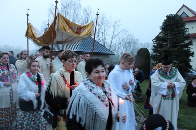 Procesja rezurekcyjna w Miętustwie